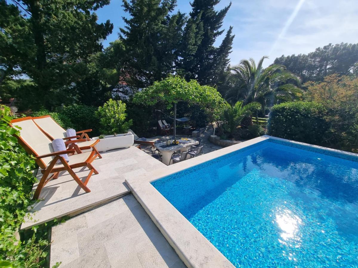 Villa Ilaria Bol Exteriér fotografie