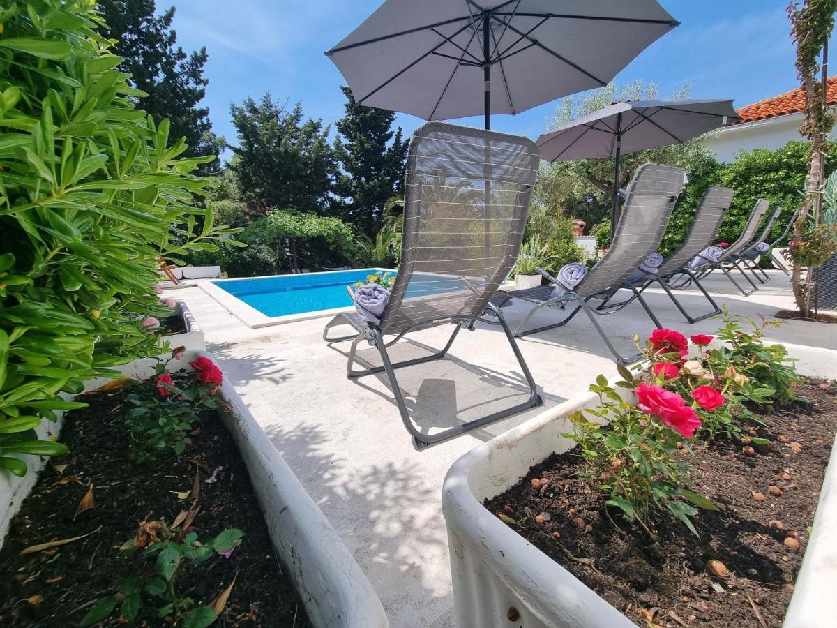 Villa Ilaria Bol Exteriér fotografie