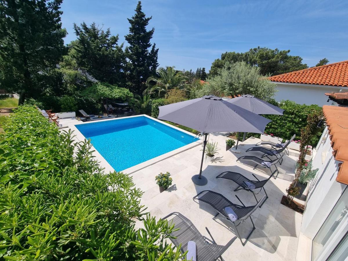 Villa Ilaria Bol Exteriér fotografie